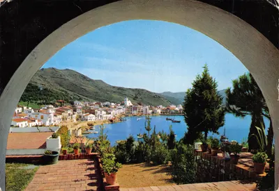 Vue de Puerto de la Selva — Costa Brava — éditeur V.C. Ed. y Distr. FABREGAT, n° 1558