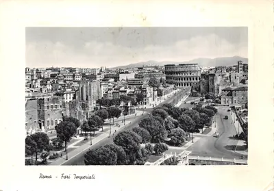 Roma - Fori Imperiali — vue panoramique avec le Colisée en arrière-plan — éditeur non visible, n° de série non lisible