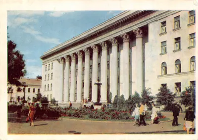 Kirovograd — bâtiment des organisations locales — Photo A. Podberëzskogo