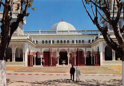 La nouvelle Mosquée — Algérie - Médea — éditeur Société Nationale d'Édition et de Diffusion, Algérie