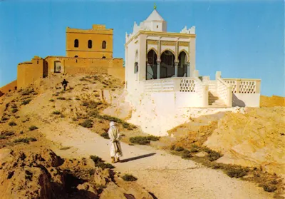 Kouba de Sidi Abdelkader — mosquée blanche et fortification en arrière-plan — éditeur Société Nationale d'Édition et de Diffusion, Algérie, n° 30/201