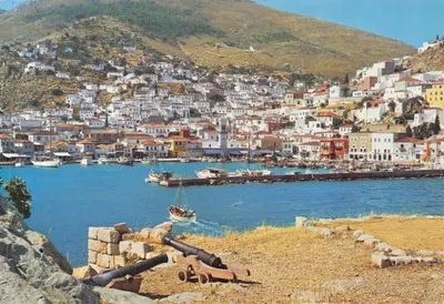 Hydra Island — Vue partielle de la ville et du port — Imprimé par G. Loucatos, Athènes