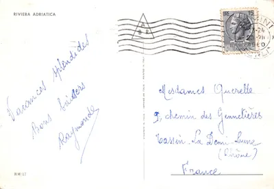 Rimini — vue de la Riviera Adriatique avec quatre scènes : plage, route, rond-point et promenade — éditeur RIVIERA ADRIATICA, n° RM/17 — पीछे