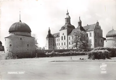 Vadstena. Slottet — château avec tours rondes et édifice principal — éditeur PRESSBYRAN, n° 15229