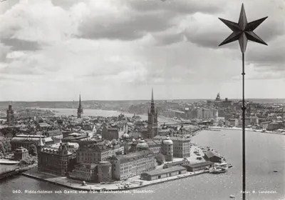 Riddarholmen och Gamla stan från Stadshustornet — vue panoramique de Stockholm avec éditeur Lundquist et n° 940