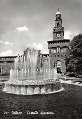 Milano - Castello Sforzesco — Fontaine centrale devant le donjon, éditeur Bromofoto, n° 305