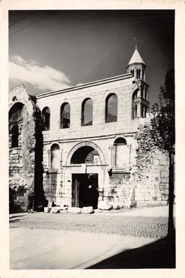 Église Saint-Nicolas — ruines et clocher — éditeur non visible