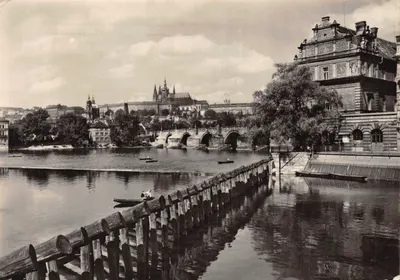 Praha — vue générale du château de Prague et du Malou nábřeží — éditeur LETADLEM PARAVION