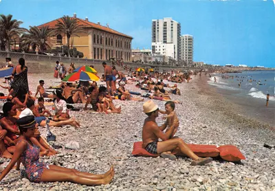 Plage de Vinaroz — Paseo y Grupo Escolar 'S. Sebastian' — Gráficas Harris (Barcelone) N° 12