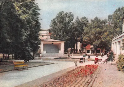 Rabka — fragment parc avec scène de concert — éditeur BIURO WYDAWNICZE „RUCH”