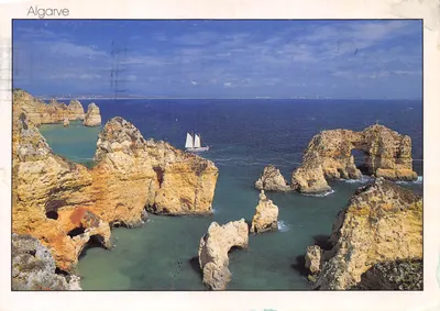 Algarve — paysage côtier avec falaises et voile — éditeur SOFOTO, n° 34