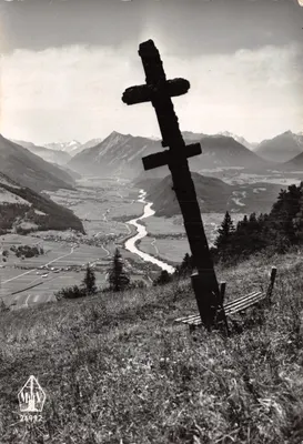 Crucifix sur le Plateau de Mösern — vue sur le val de la rivière, éditeur Monopol Kunst & Co. n° 24992