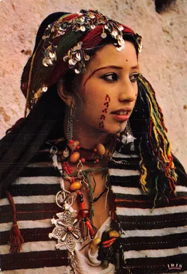 Femme Berbère du Haut Atlas — scène de vie — éditeur IRIS