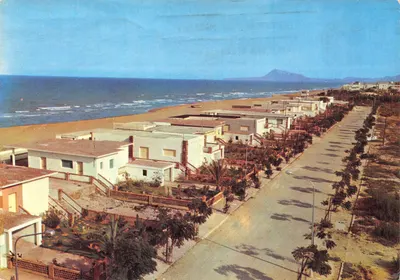Plage de Miramar — vue d'ensemble des villas côtières et de la route — Éditions Borja Foto, n° 117