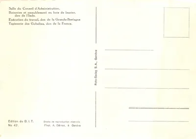 Genève, Bureau international du Travail — Salle du Conseil d'Administration, avec boiseries et ameublement en laurier, tapiserie des Gobelins — पीछे