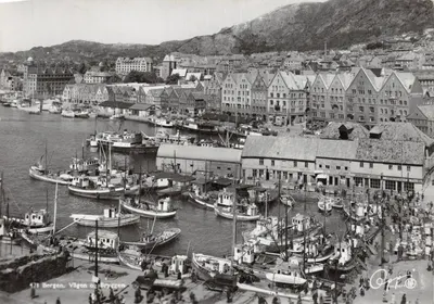 Bergen, Vågen og Bryggen — vue du port avec les quais et les bateaux — éditeur Eberth B. Oppi'a Kunstforlag Oslo, n° 171