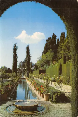 Jardins del Generalife — vue en arcades avec fontaine et cypres — Fournier VALDIVIESO, série B-132
