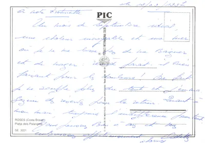 Roses — plage et colline avec château — éditeur PIC — पीछे