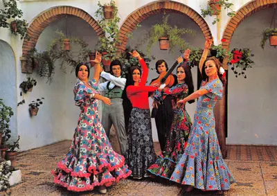 Danseurs de flamenco — scène en patio andalou — éditeur WERTICROM, S.A. n° E 5074