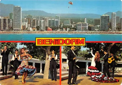 Benidorm — vue de la plage et de la ville avec danseurs et parachutiste — éditeur HERMANOS CALLOSA
