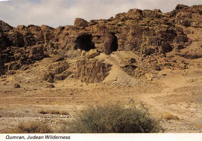 Qumran, Judean Wilderness — vue des falaises et grottes — éditeur PALMOROT LTD. N° 2729