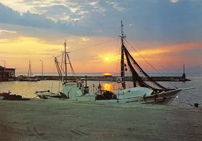 Patras — Coucher de soleil sur le port — Éditeur : Φωτογραφία Κ. Μπτρέλης, n° 128