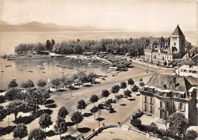 Ouchy-Lausanne — Les Quais et le Château vus de l'Hôtel Beau-Rivage — Éditions Jaeger Genève n°8453