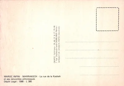 Marrakech — Place de la Kasbah avec calèche et musicien — CREATEC Editions — पीछे