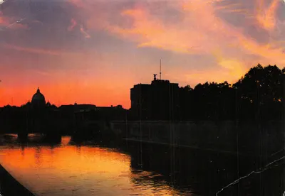 Coucher de soleil sur le Tibre — vue du château Saint-Angel et du dôme de Saint-Pierre — éditeur ITALIAN LEADER IN SCUOLPERS