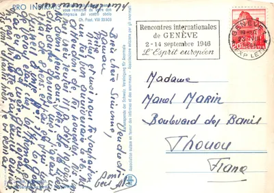 Femme en robe rouge — scène intérieure — éditeur Rencontres internationales de GENÈVE — पीछे