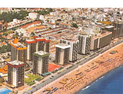 Fuengirola (Costa del Sol) — vue aérienne de la plage et des immeubles — Éditeurs ARIBAS