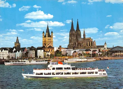 Cologne am Rhein — vue du Rhin avec le Dom et les quais de vapeur — éditeur HANS ZIETHEN-Verlag