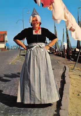 Femme en costume traditionnel — Volendam — éditeur De Muinck & Co Amsterdam