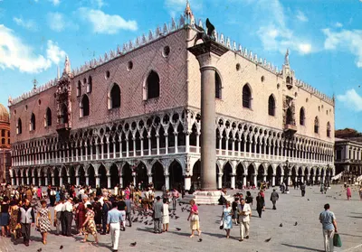 Venise - Place Saint-Marc - Palais des Doges — Éditeur Benedetti Roberto, n°3