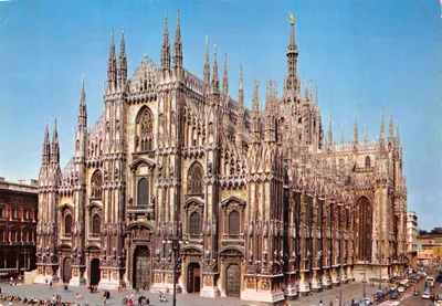 Duomo de Milan — façade gothique en marbre de Candoglia — éditeur GIESSE n°561