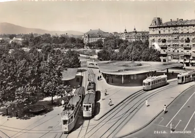 Zurich - Bellevueplatz — place avec arrêt de tramway et bâtiment à enseigne 'Cigarettes Memphis' — Photoglob-Wehrli A.G. Zürich