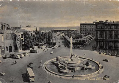 Roma - Piazza dell'Esedra — vue de la fontaine centrale et des bâtiments environnants, éditeur Caffè Capella-Milano