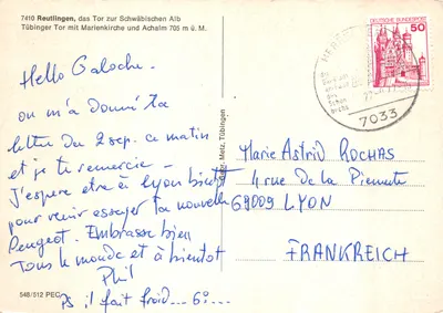 Reutlingen, le Tübinger Tor — tour avec horloge et vue sur la Marienkirche et l’Achalm — éditeur : 548/512 PEC — पीछे