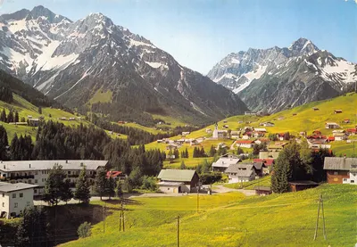 Hirschegg — village alpin au pied des montagnes enneigées — Eigen tum und Verlag Franz Milz, Füssen/Allgäu, n° 84/244