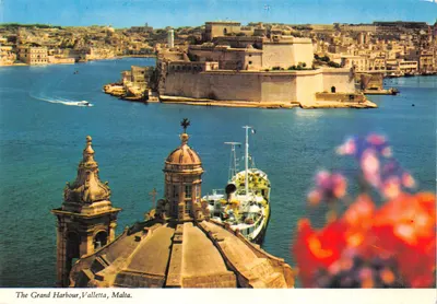 Le Grand Port de Valetta — vue sur le Fort Saint-Angelo — éditeur Printex Ltd-Malta