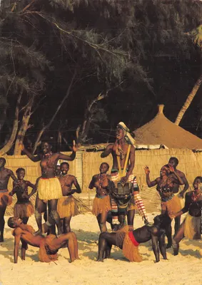 Danse folklorique sénégalaise — scène de plage avec hutte en roseaux — éditeur A.D.P. - B.P. 374 - DAKAR