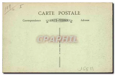 Rodovia de Saint-Claude para Morez — Arredores de Morez — visão da montanha através dos pinheiros — Verso