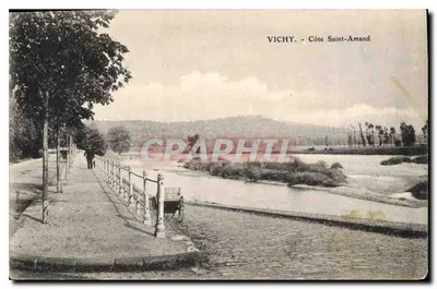 Vichy - Côte Saint-Amand — vue du bord de l'Allier avec promenade arborée