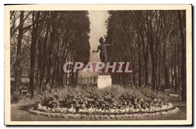 Jardin du Luxembourg — Statua w parku — Wydawnictwo Art YVON, seria 5, nr 64