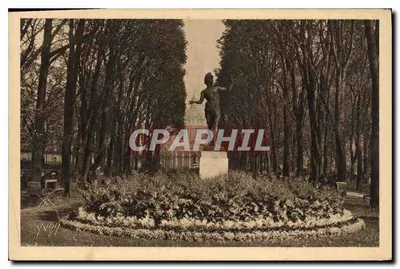 Ogród Luksemburg — Statua w parku — Wydawnictwo Art YVON, seria 49