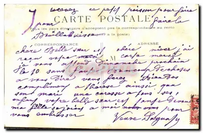 PARYŻ - Arc Carrousel. — Widok na monumentalny łuk z rzeźbami i różowymi kolumnami — wydawca nieodczytalny, numer seryjny nieczytelny — Rewers