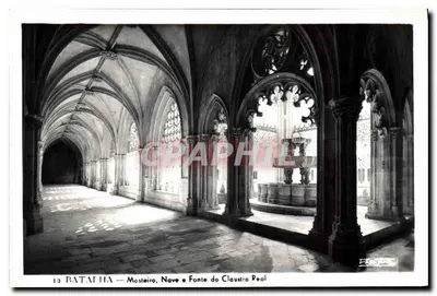 Batalha — Mosteiro, Nave e Fonte do Claustro Real