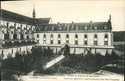 Abadia da Grande-Trappe — Claustro e Celulas dos Retirados — Soligny-la-Trappe (Orne)