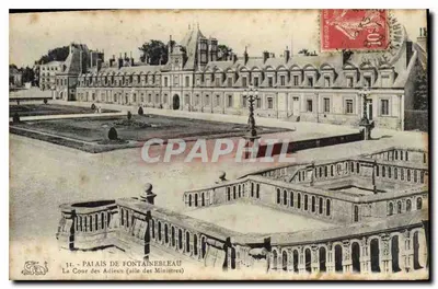 Palais de Fontainebleau — La Cour des Adieux (aile des Ministres) — n°31