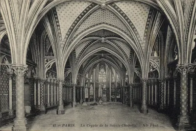 Paris — A Cripta da Capela Santa — ND Phot.